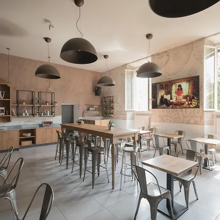 & 7 Hostel Florence